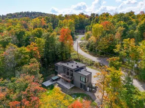 Refuge 5-Dix / 5 Bedrooms, 4 baths, EV Charger ! - Image 2