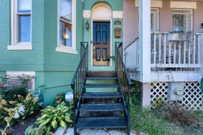 Beautiful Townhome in Shaw/Bloomingdale - Image 2