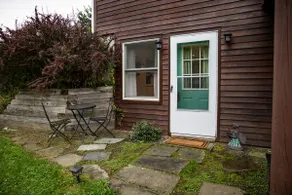 ”Keep Life Simple” -Blue Door- Basement Apartment - Image 2