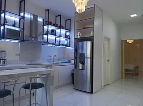 Central Suite! Secure Space. - Image 3