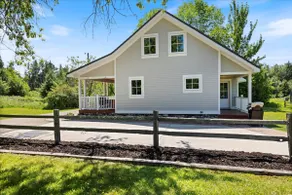 Green Gate Guest Houses - The Farmhouse - Image 2