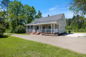 Green Gate Guest Houses - The Farmhouse - Image 4