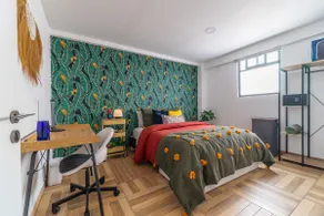 NEW! Modern City Haven: 8km Airport+Free Parking - Image 3