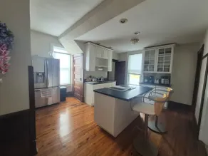 Family Suite at Wayside inn, Restored 1911 Home - Image 4
