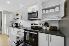 Spacious 5BR Home w/ KING Bed, Wi-Fi & Parking - Image 3