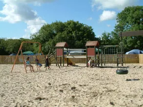 Indoor Pool & Bar and Play area - Image 4