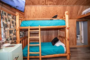 Diamond Glamping - Montana Cabin - Image 4