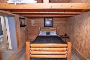 Diamond Glamping - Montana Cabin - Image 3
