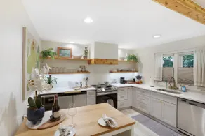 Spring Suites- 2Boutique Studios - Image 3