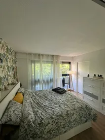 Cozy apartment with terrace close to transport - Image 2