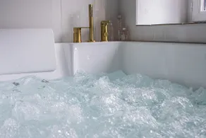 Suite Saphir - Jacuzzi & Sauna - Image 4