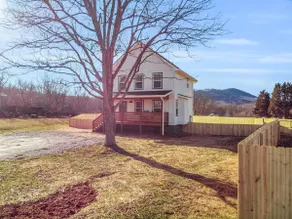 Entire Home Hot Tub, Dog Friendly and Fenced Yard - Image 5