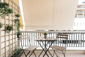 Explore Athens from a Bright and Spacious Apartment in Plaka - Image 5