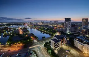 Quayside Penthouse 2 Bedroom Ensuite Man. United - Image 2