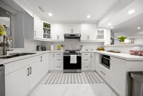 Sleek 2BR Designer Suite • Mins to Pearson Airport - Image 4