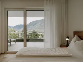 Bright Apartment with View and Garage - Image 3