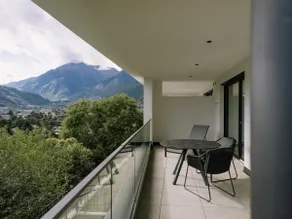 Bright Apartment with View and Garage - Image 4