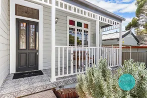 Charming Merewether Cottage - Image 3