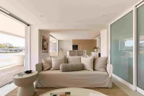 Luxury Waterfront Noosa - Walk to Hastings - Image 3