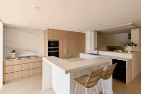 Luxury Waterfront Noosa - Walk to Hastings - Image 4