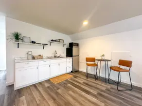 Cozy Unique Studio Near WA State Fair - Image 2
