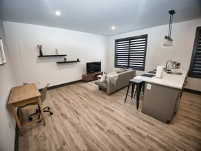 Luxurious and Spacious Apt w/Parking-20 min to NYC - Image 3
