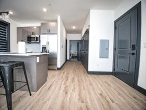Luxurious and Spacious Apt w/Parking-20 min to NYC - Image 5