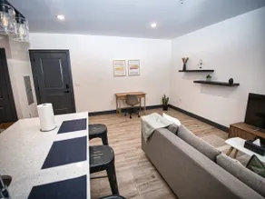 Luxurious and Spacious Apt w/Parking-20 min to NYC - Image 4