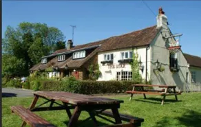 Compact private country stay 9m from Luton Airport - Image 3