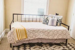 Boho-Modern Large(2/2) Apt for 7 in Historic FXBG! - Image 2