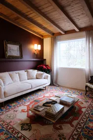 Designer house with wood fireplace & pool table - Image 2