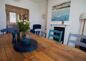 Beautiful Holiday Home by the Sea sleeps 10 plus - Image 4