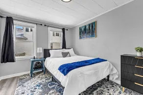 Free Parking and Prime Location! - Image 2