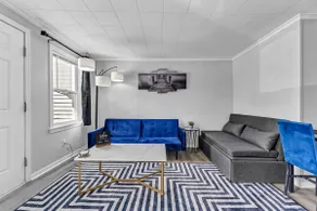 Free Parking and Prime Location! - Image 5