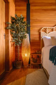 Nautical Hut: bathtub, lagoon view and breakfast - Image 3