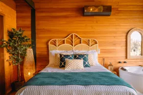 Nautical Hut: bathtub, lagoon view and breakfast - Image 4