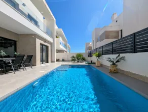 Large new modern villa with private pool - Image 2