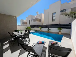Large new modern villa with private pool - Image 3