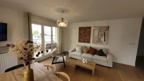 Chic & Spacious 3-Bedroom with balcony - Image 2