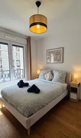 Chic & Spacious 3-Bedroom with balcony - Image 4