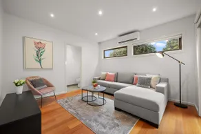 Relaxing Getaway Oasis with Patio in Charming Kew - Image 5