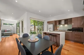 Relaxing Getaway Oasis with Patio in Charming Kew - Image 3