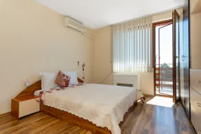 Penthouse Apartement - Balcony Sea View & Kitchen - Image 2
