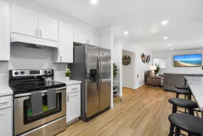 Walk to Shoreline Village, BBQ in Prime Location - Image 3