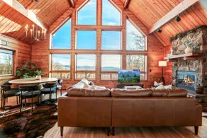 Ella Bella Chalet: Hot Tub, Stunning Views, Wi-Fi - Image 3