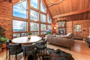 Ella Bella Chalet: Hot Tub, Stunning Views, Wi-Fi - Image 4