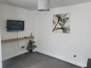 Comfort in Luton Centre-Sleeps 6 - Image 3