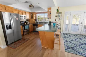 Lakefront Sunrise Cottage - Image 5
