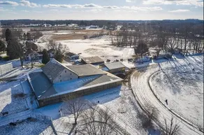Spacious Horse Farm Getaway - Image 4