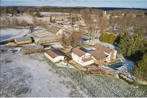 Spacious Horse Farm Getaway - Image 3